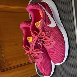 Nike Tanjun Sneakers